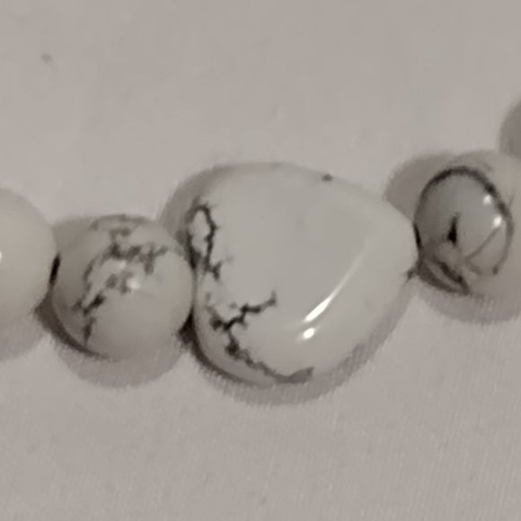 Natural Stone Stretch Bracelet Howlite - Picture 4 of 4